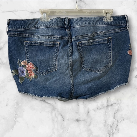 Torrid high rise Aline shortie denim shorts embroidered size 20 - Picture 2 of 11